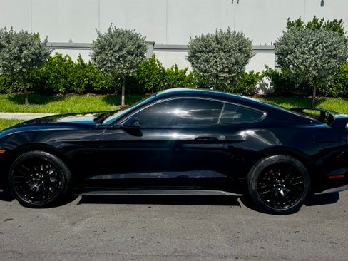 Used 2018 Ford Mustang GT w/ GT Performance Package RWD image 4