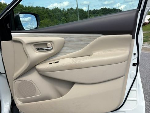 Used 2018 Nissan Murano SV FWD image 17