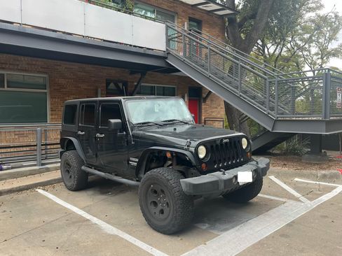 Used 2012 Jeep Wrangler Unlimited Sport image 1