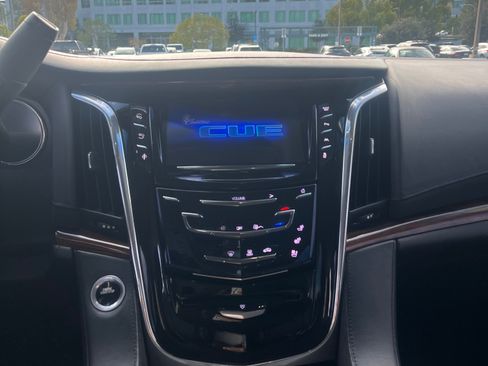 Used 2016 Cadillac Escalade ESV Luxury image 13