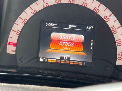 Used 2016 smart fortwo passion image 9