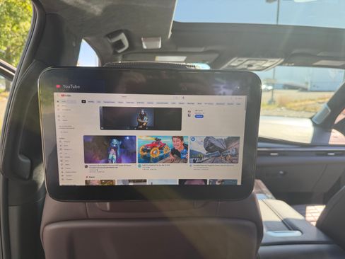 Used 2024 Cadillac Escalade ESV Sport Platinum w/ LPO, ONYX Package image 20