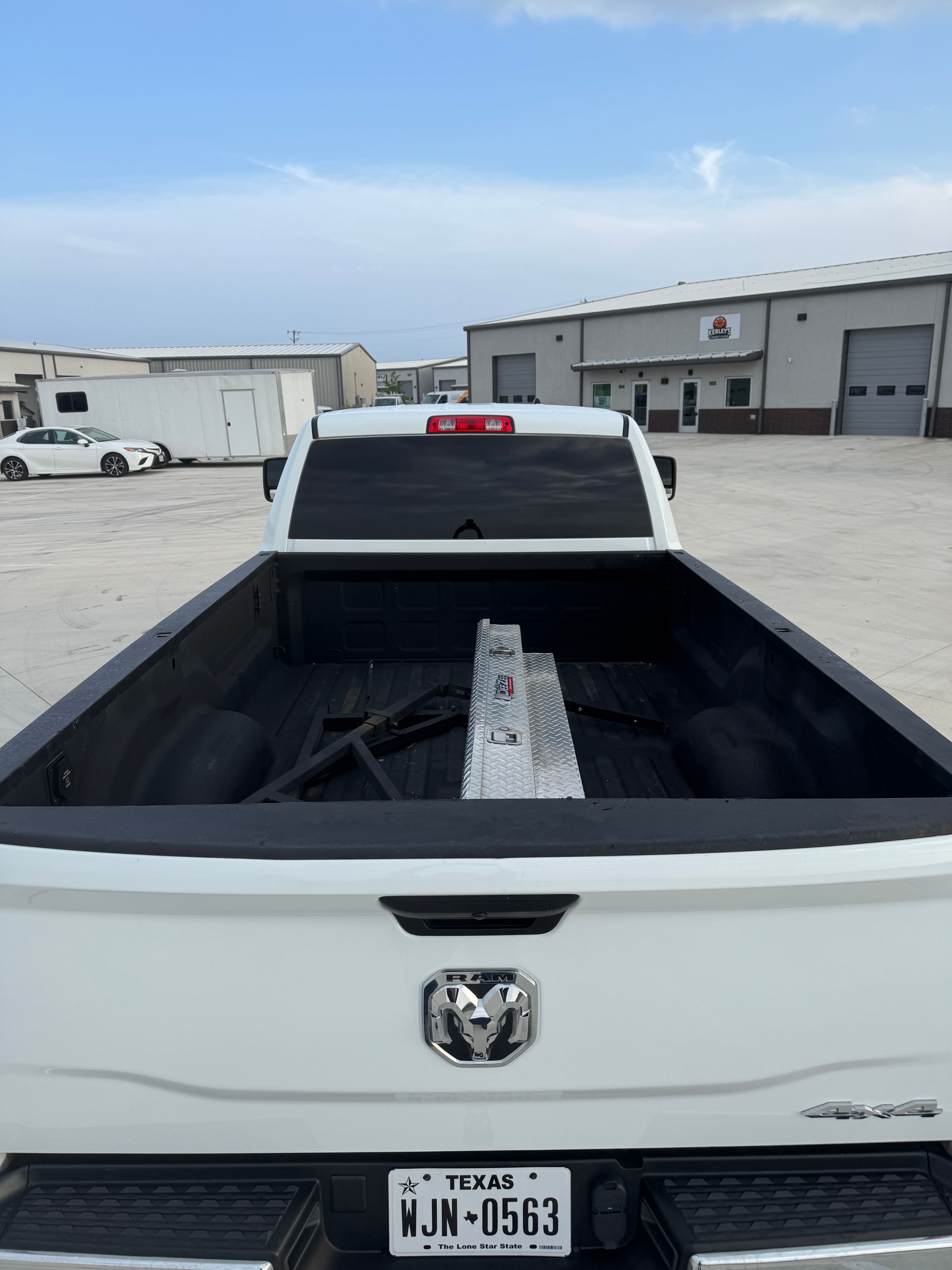 Used 2024 RAM 2500 Tradesman w/ Chrome Appearance Group AWD/4WD image 8