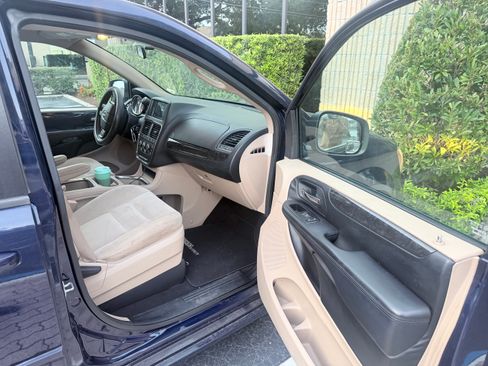 Used 2015 Dodge Grand Caravan SXT FWD image 8