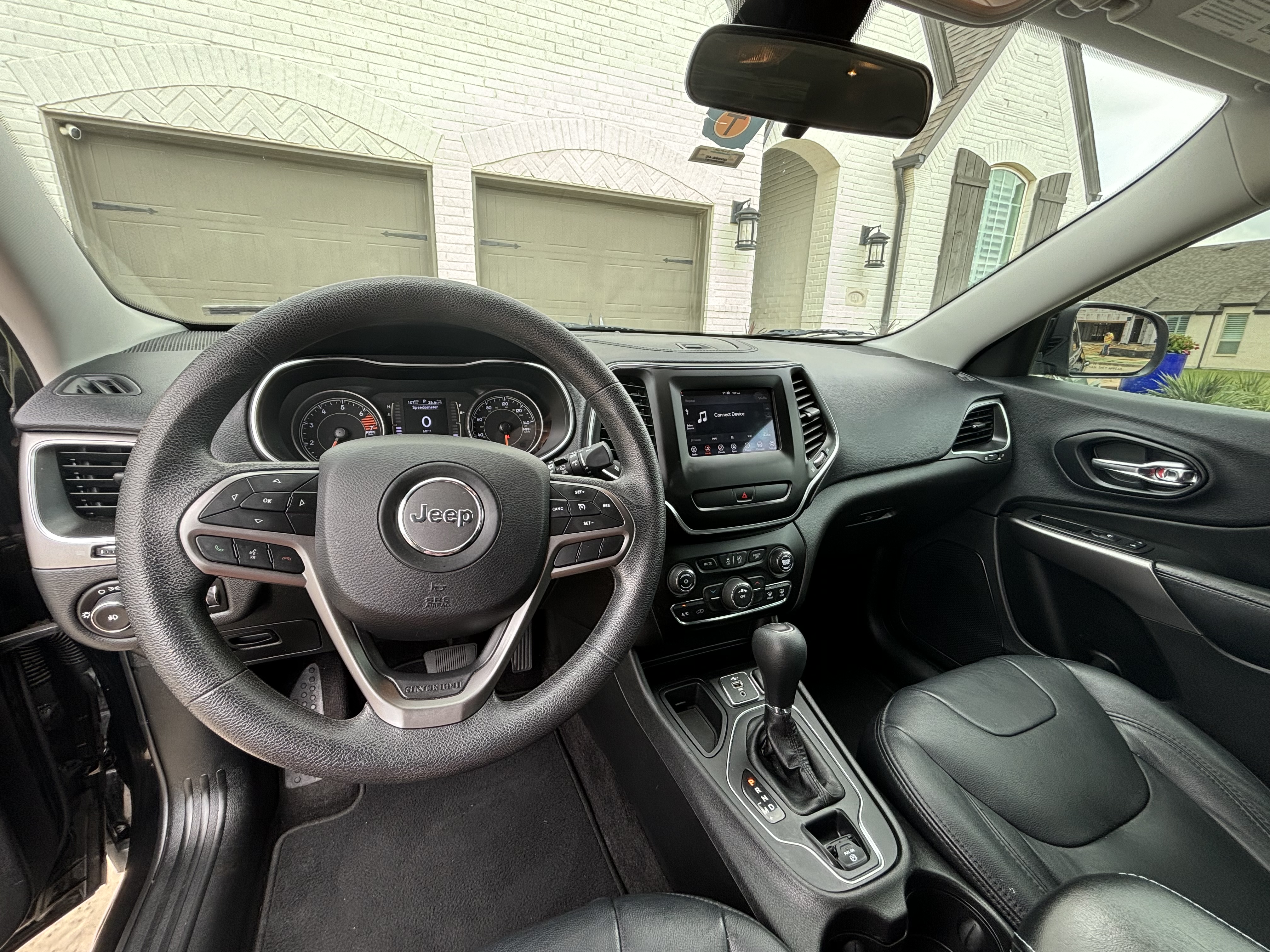 Used 2019 Jeep Cherokee Latitude w/ Popular Appearance Group FWD image 8