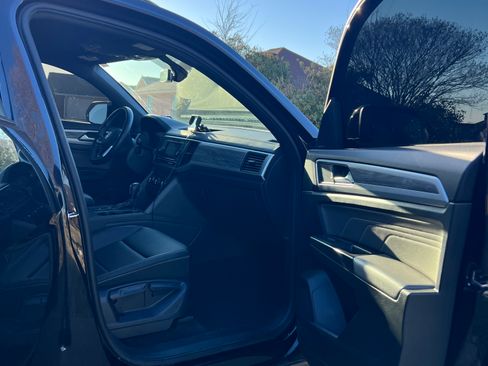 Used 2022 Volkswagen Atlas Cross Sport SE image 11