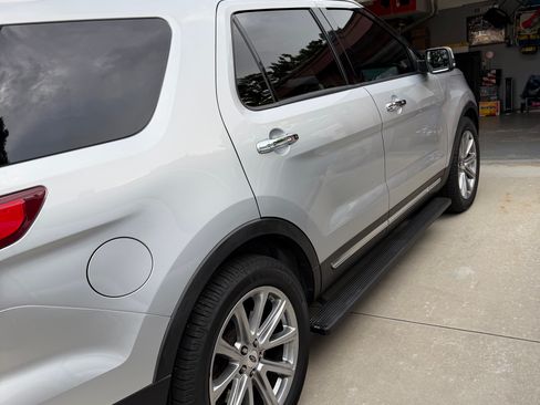 Used 2017 Ford Explorer Limited FWD image 8