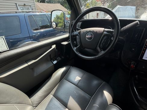 Used 2017 GMC Savana 2500 RWD image 1
