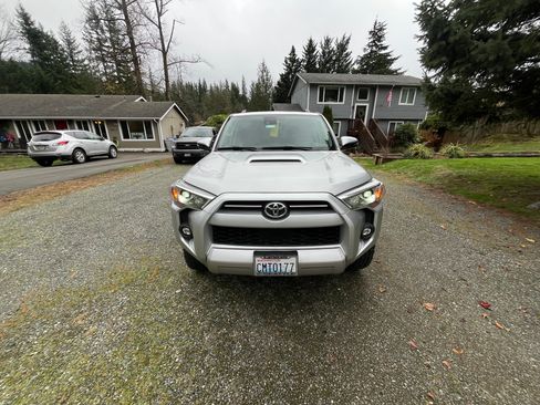 Used 2021 Toyota 4Runner TRD Off-Road Premium w/ Moonroof Package image 2