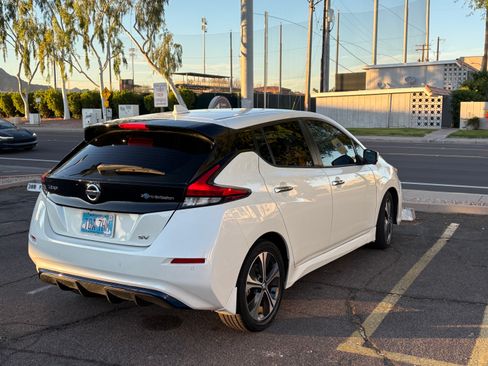 Used 2020 Nissan Leaf SV w/ SV Technology Package image 9