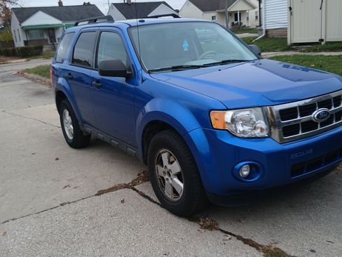 Used 2011 Ford Escape XLT w/ 201A Rapid Spec Order Code image 6