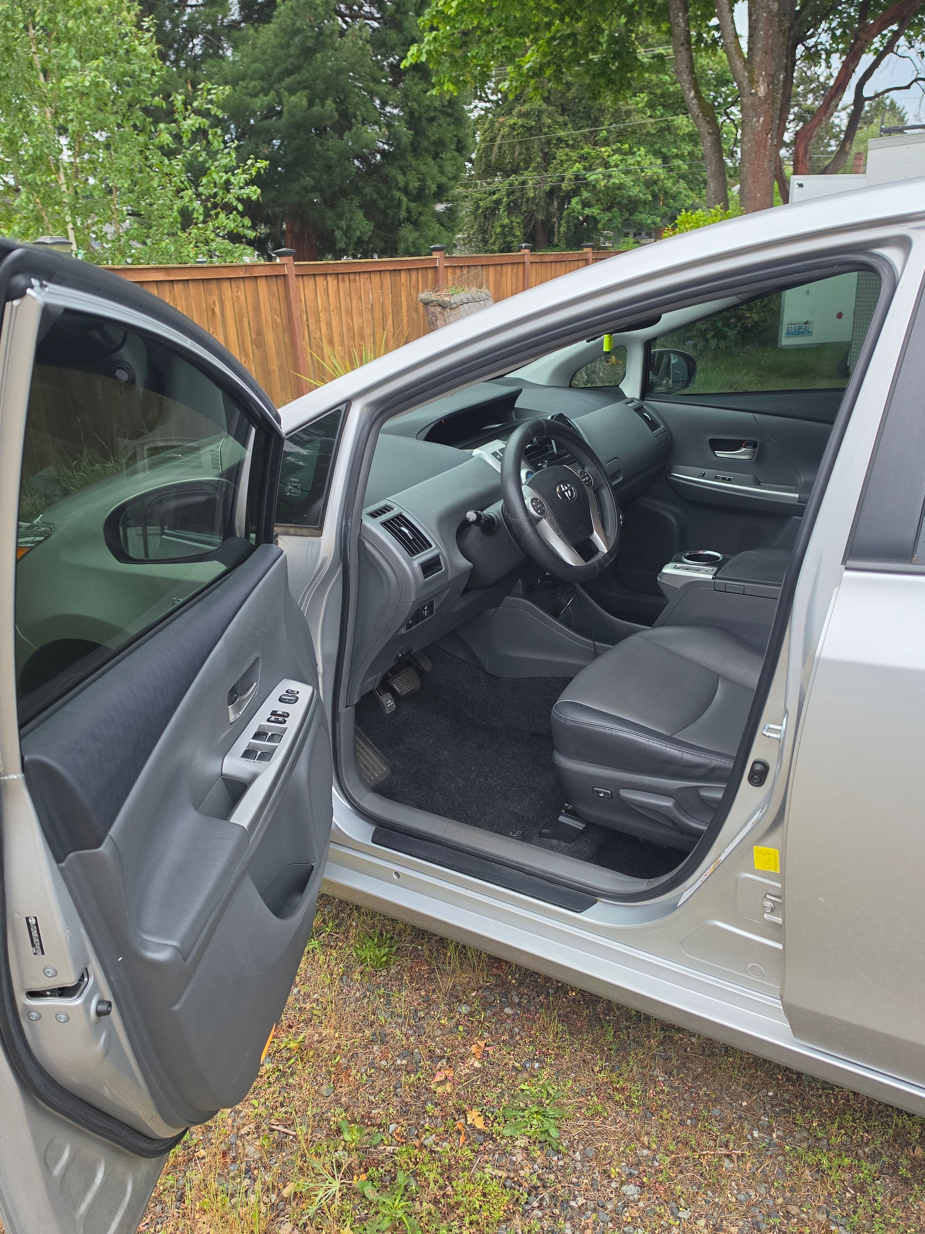 Used 2012 Toyota Prius V Five FWD image 9