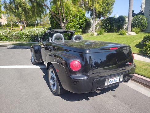 Used 2005 Chevrolet SSR w/ Preferred Equipment Group RWD image 19