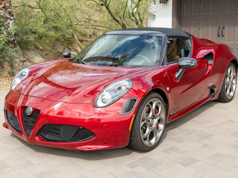 Used 2020 Alfa Romeo 4C Spider image 4