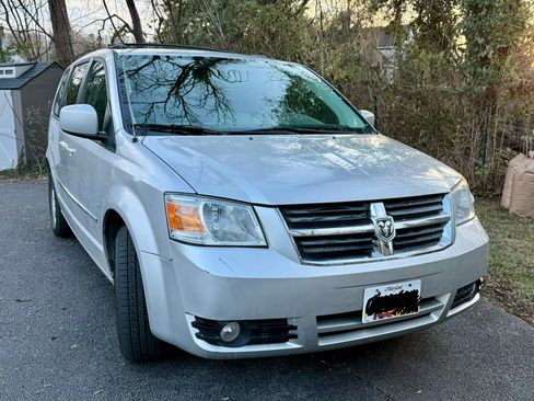 Used 2010 Dodge Grand Caravan SXT image 1
