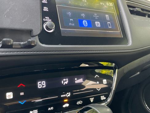 Used 2019 Honda HR-V Touring image 11