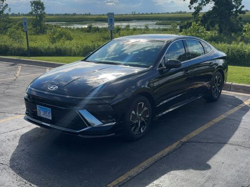 Used 2024 Hyundai Sonata SEL FWD image 2