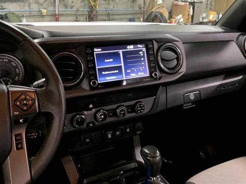 Used 2020 Toyota Tacoma TRD Off-Road w/ Technology Package image 11