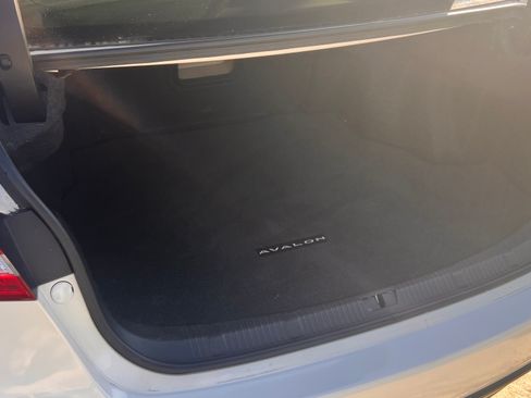 Used 2013 Toyota Avalon XLE image 9