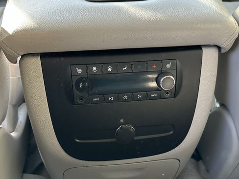 Used 2007 GMC Yukon XL SLT w/ SLT Preferred Equipment Group image 13