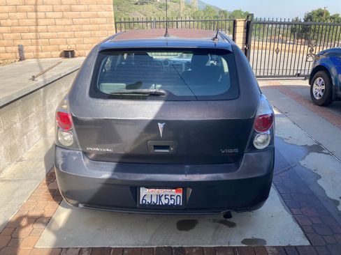 Used 2009 Pontiac Vibe w/ Preferred Package image 2