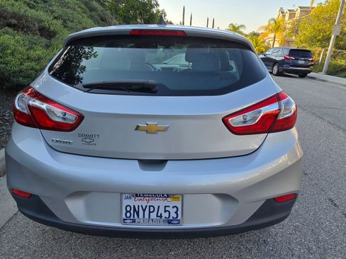 Used 2019 Chevrolet Cruze LS w/ LS Convenience Package FWD image 5