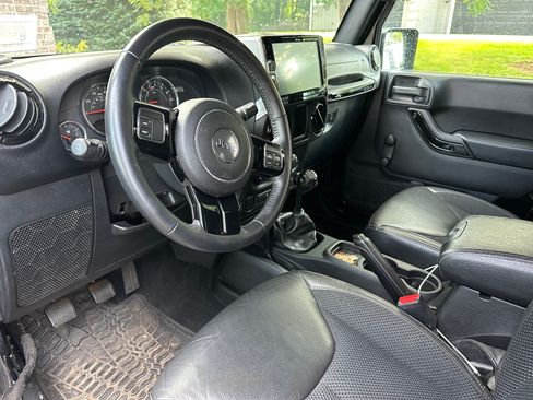 Used 2016 Jeep Wrangler Sport image 9