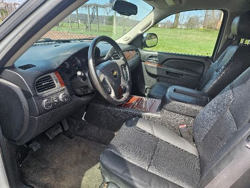 Used 2013 Chevrolet Suburban LTZ image 10