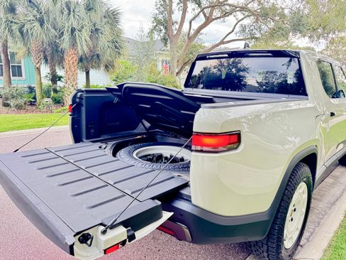 Used 2025 Rivian R1T Adventure AWD/4WD image 9