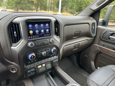 Used 2021 GMC Sierra 2500 Denali w/ Denali Ultimate Package AWD/4WD image 11