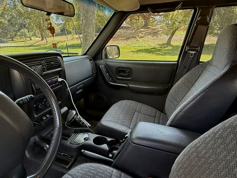 Used 2001 Jeep Cherokee Sport image 5