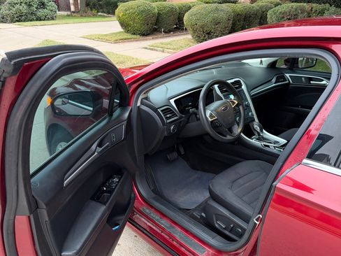 Used 2015 Ford Fusion SE image 9