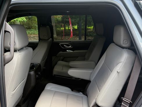 Used 2022 Chevrolet Tahoe LT w/ Luxury Package AWD/4WD image 17