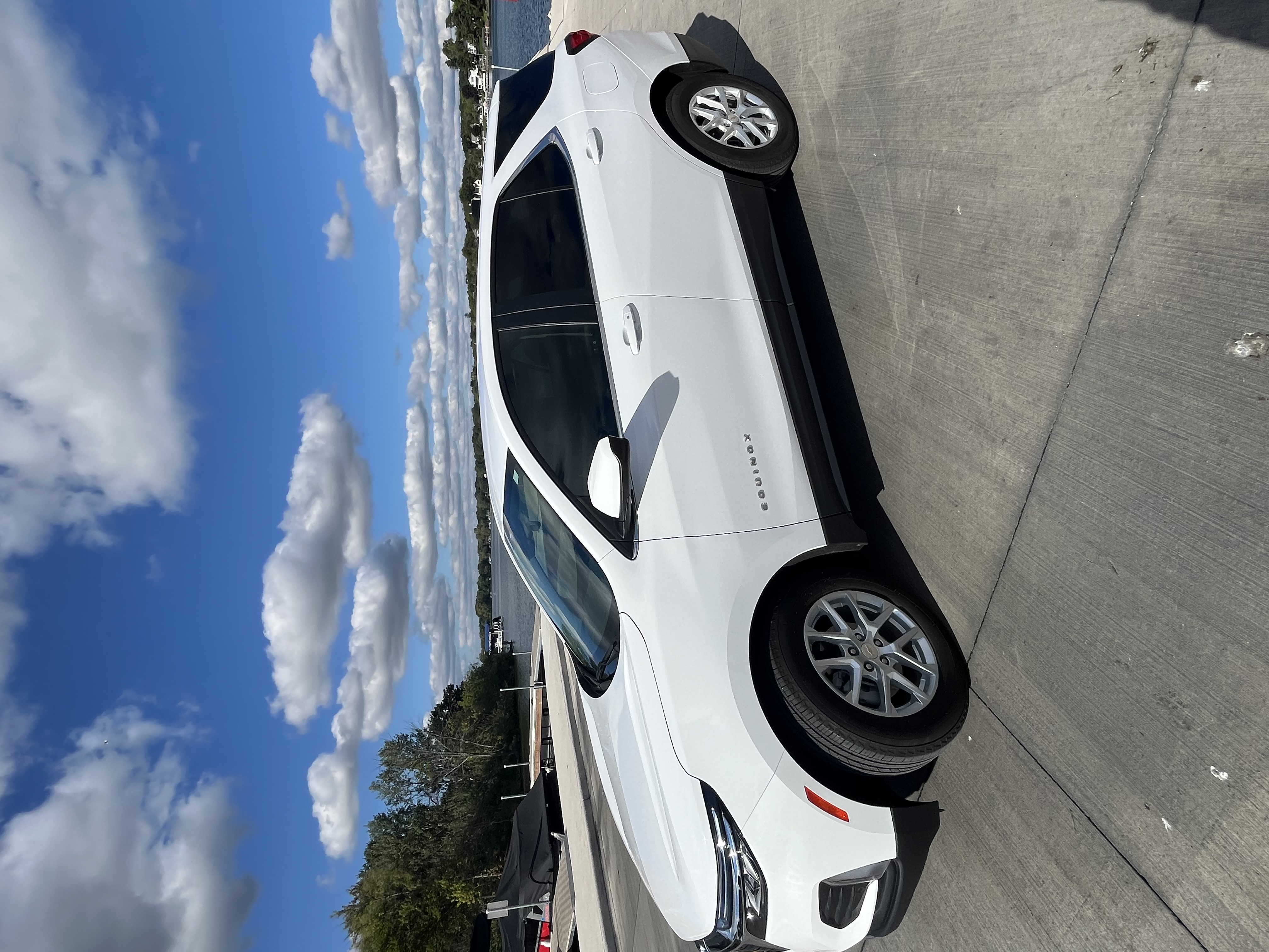Used 2022 Chevrolet Equinox LT FWD image 2