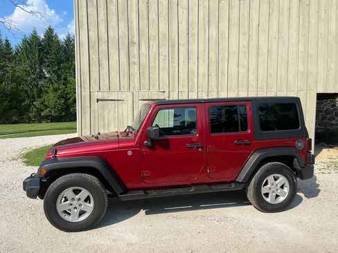 Used 2012 Jeep Wrangler Unlimited Sport AWD/4WD image 4