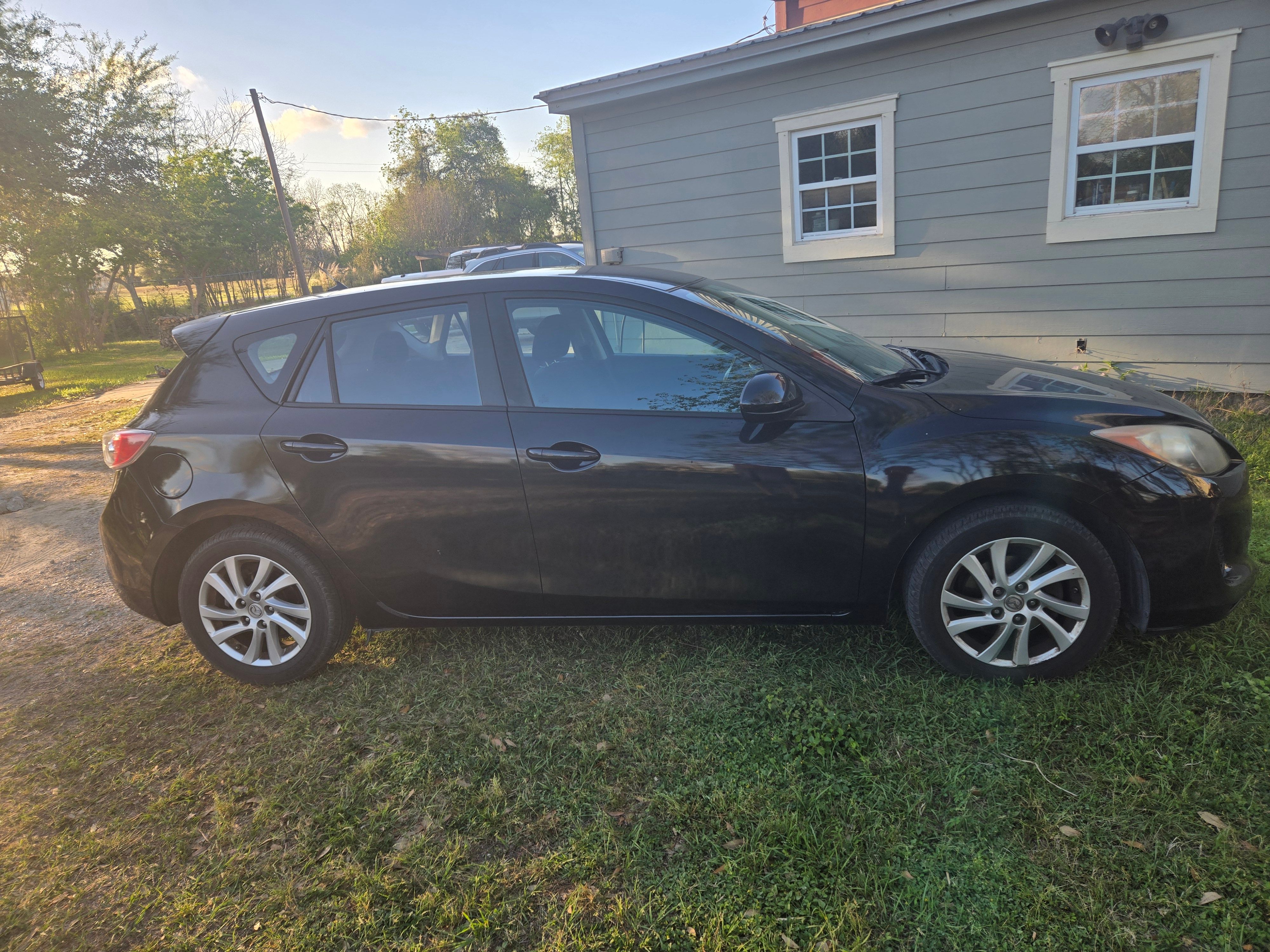 Used 2012 MAZDA MAZDA3 i Touring FWD image 2