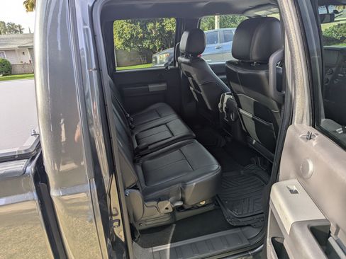 Used 2015 Ford F250 Lariat w/ Lariat Interior Package image 4