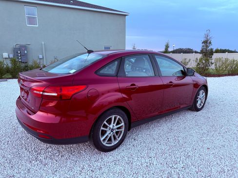 Used 2017 Ford Focus SE image 4