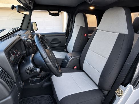 Used 2006 Jeep Wrangler Rubicon AWD/4WD image 9