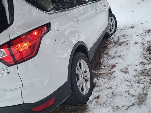 Used 2019 Ford Escape SE image 4