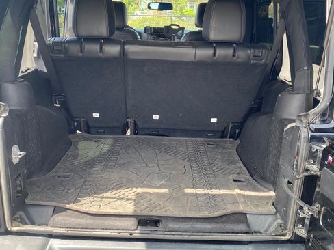Used 2016 Jeep Wrangler Unlimited Rubicon AWD/4WD image 19