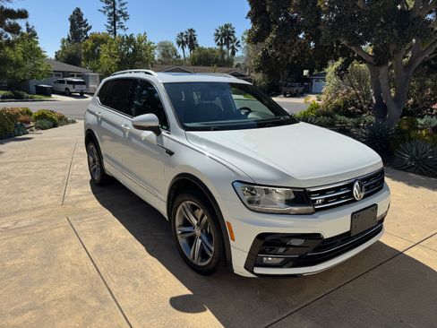 Used 2018 Volkswagen Tiguan SEL image 2