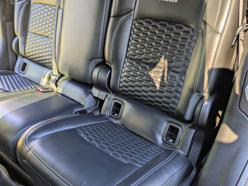 Used 2021 Jeep Gladiator Overland image 11