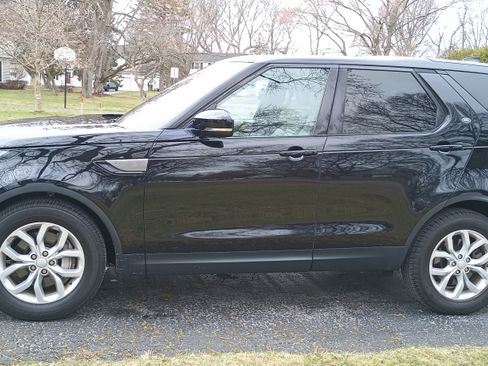 Used 2020 Land Rover Discovery SE image 5