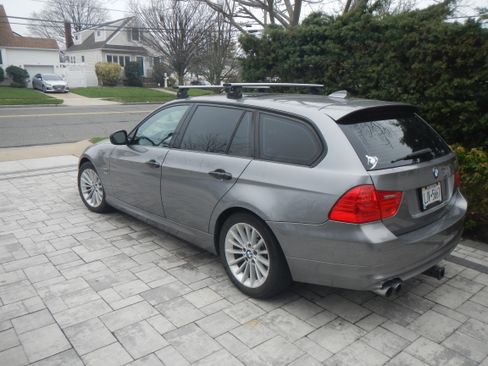 Used 2011 BMW 328i xDrive Wagon AWD/4WD image 1