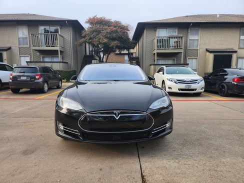 Used 2014 Tesla Model S 85 image 2