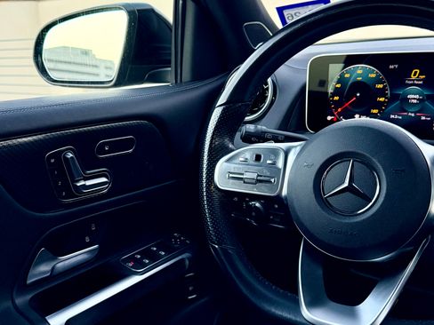 Used 2021 Mercedes-Benz GLB 250 4MATIC w/ AMG Line image 13