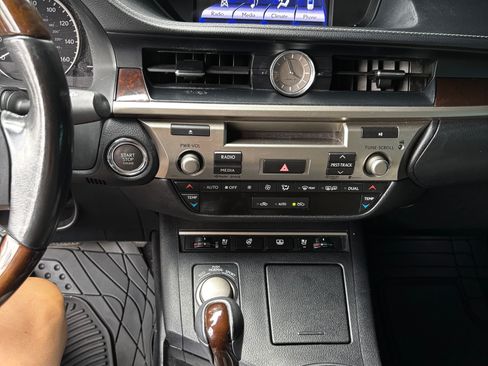 Used 2013 Lexus ES 350 w/ Luxury Pkg FWD image 14