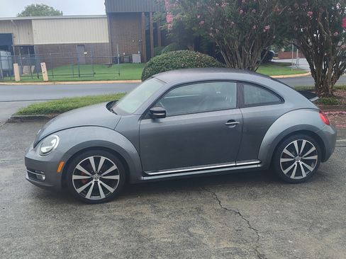 Used 2012 Volkswagen Beetle 2.0T image 2