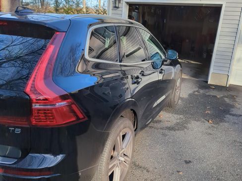 Used 2019 Volvo XC60 T5 Momentum w/ Multimedia Package image 5